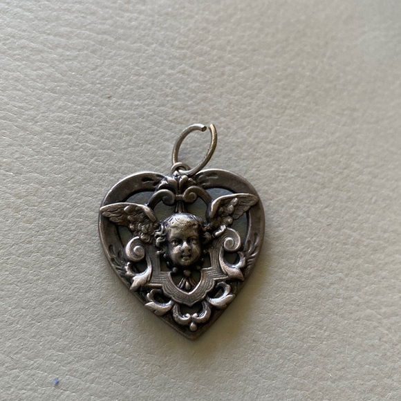 Vintage silver heart shaped Angel pendant or charm - Picture 1 of 3